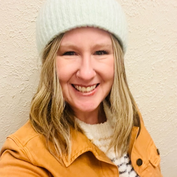 Meet your Posher, Emily - Picture 1 of 1